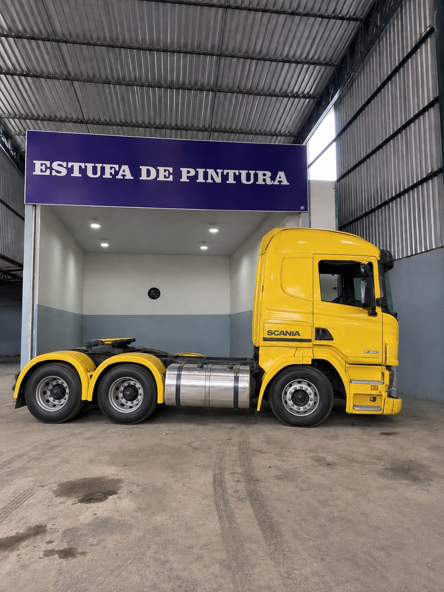 Scania P360 amarelo com pintura nova