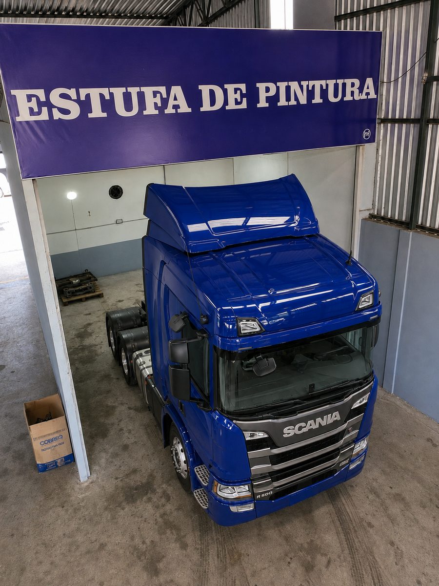 Scania R500 azul com o teto refeito