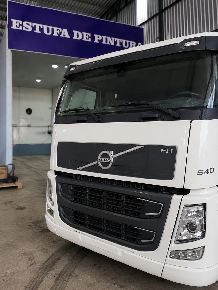 Volvo FH540 branco com a frente pronta