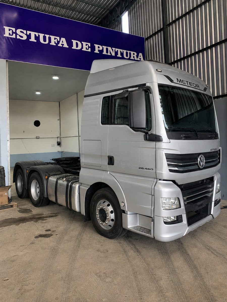 Volkswagen Meteor prata restaurado