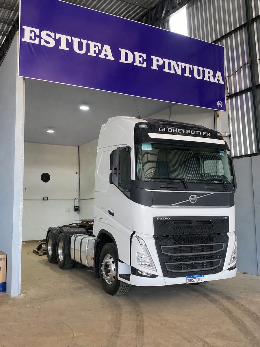Volvo Globetrotter branco restaurado